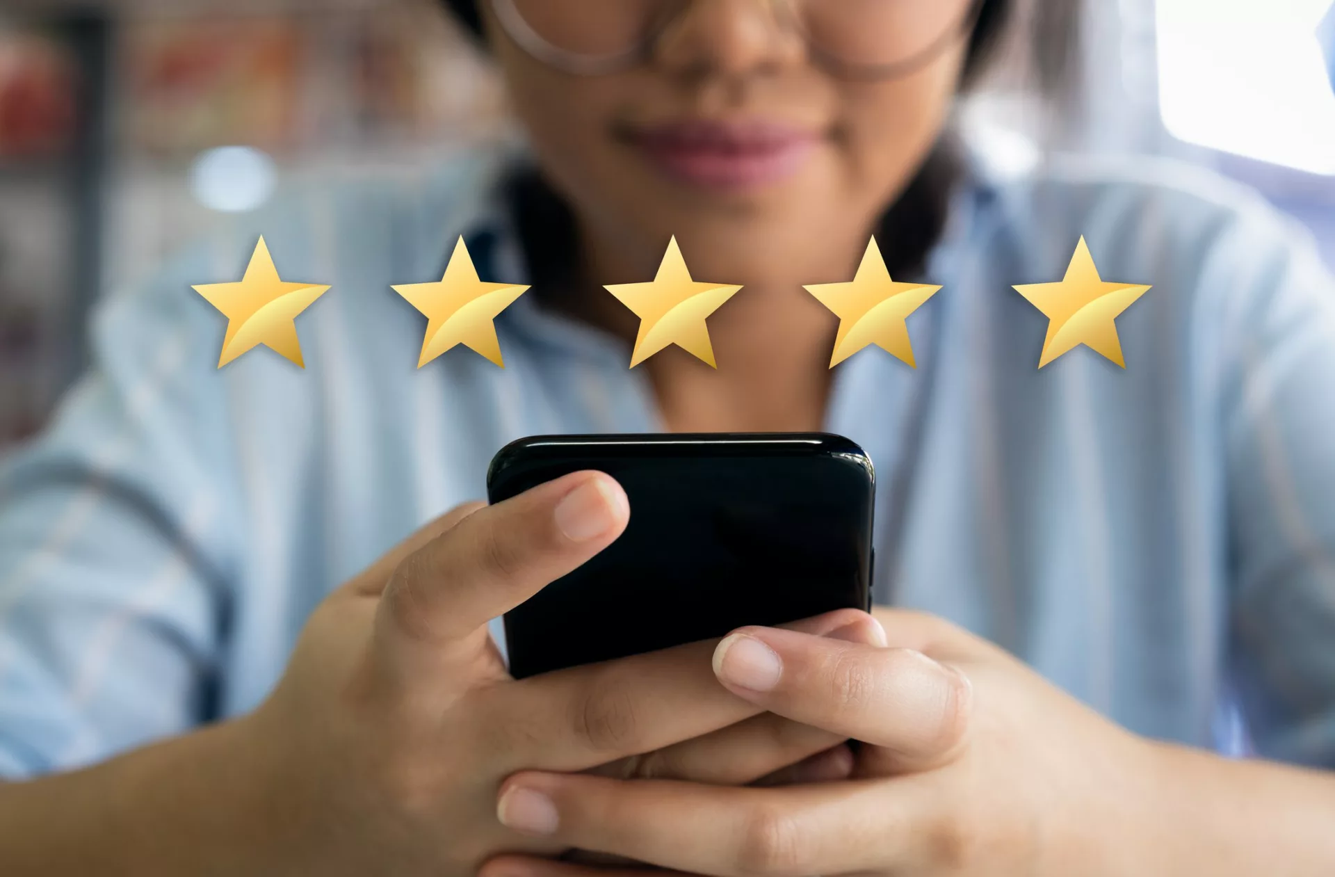 customer experience vs customer service represented by woman rating business five stars