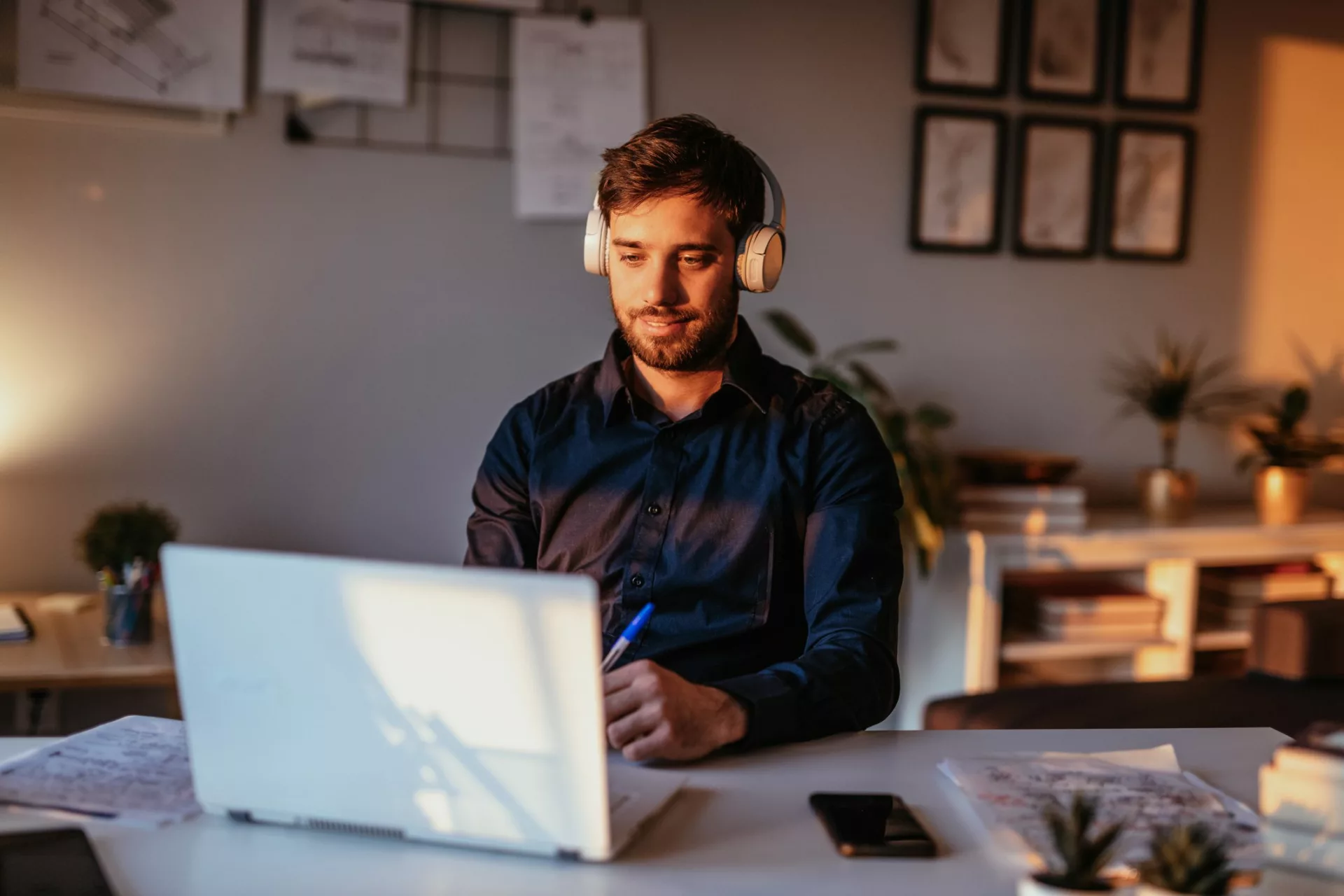 man working on laptop with headphones practices asynchronous collaboration