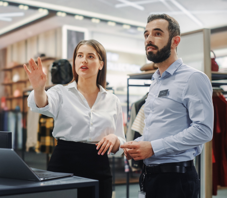 Two employees having a discussion